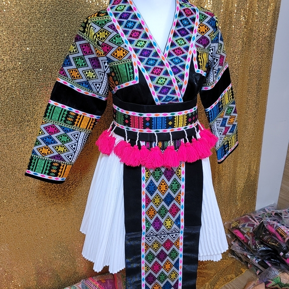 Hmong clothes - Picture 1 of 1